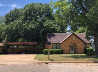514 N Main St, Franklin, TX 77856