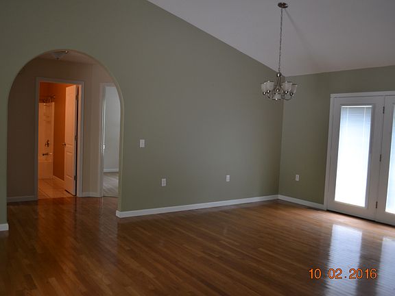 3rd image of 203 Frontier Dr