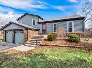1001 Bear Paw Ct, Carol Stream, IL