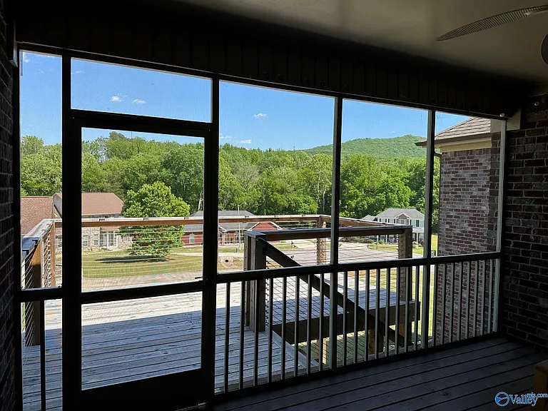 211 Blackoak Dr — Photo 32