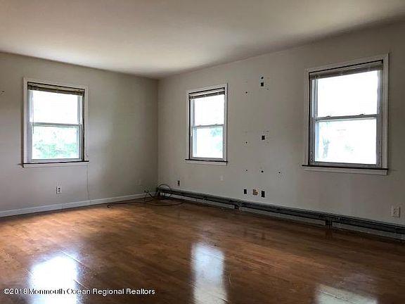 5th image of 60 Clayton Ave
