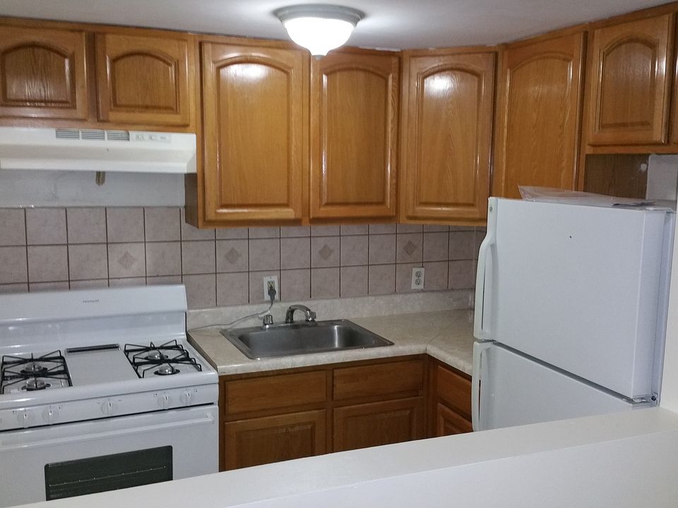1st image of 119 Maujer St #1