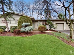 4 Whitewood Rd, Edison, NJ 08820
