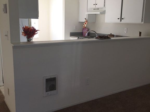 2nd image of 907 SE Park Crest Ave #8824242