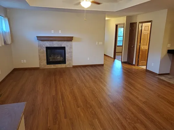 536 Meadow Oak Cir, Fairfax, IA 52228