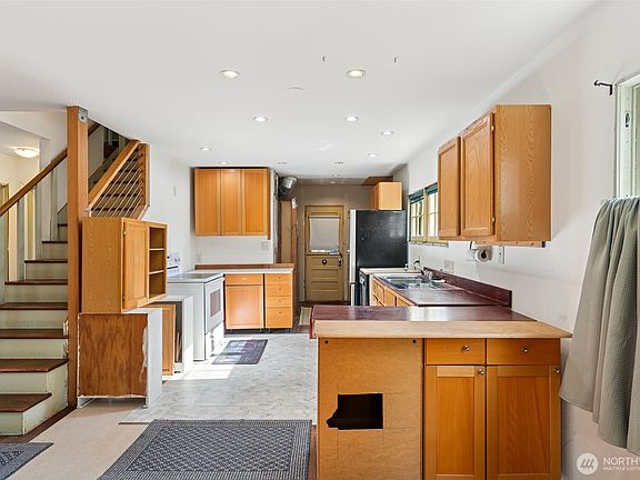 5th image of 15620 21st Avenue SW