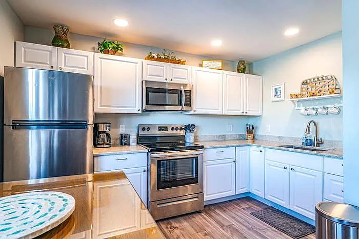 1027 Ocean Ave — Photo 3