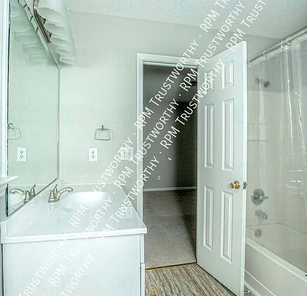 519 Darby Glen Ln — Photo 26