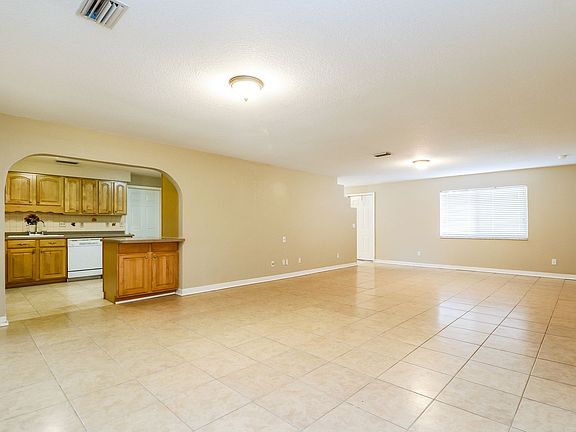 3rd image of 1694 Palace Dr