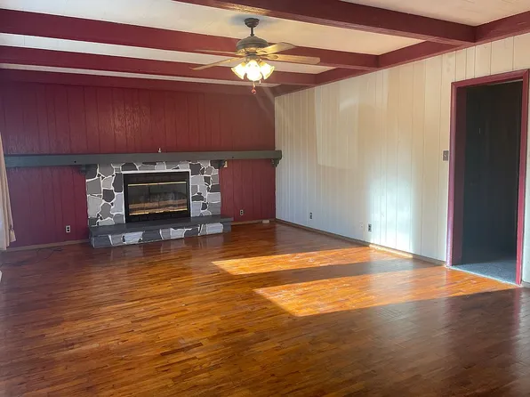 905 SE 5th St, Morrisonville, IL 62546