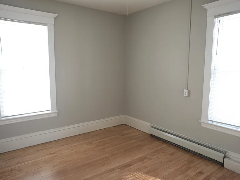 960 27th Ave NE #2 — Photo 5