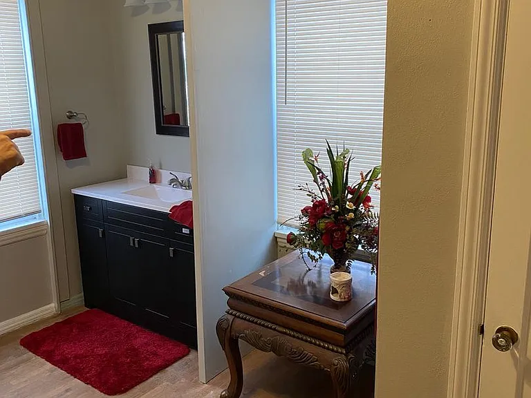 1312 N Woodridge Ave — Photo 10