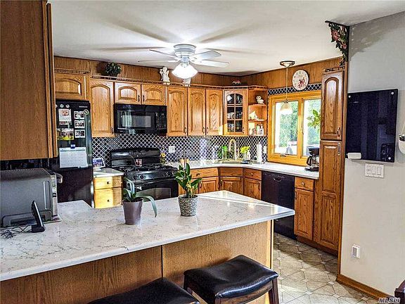 5th image of 18 Mulberry Dr