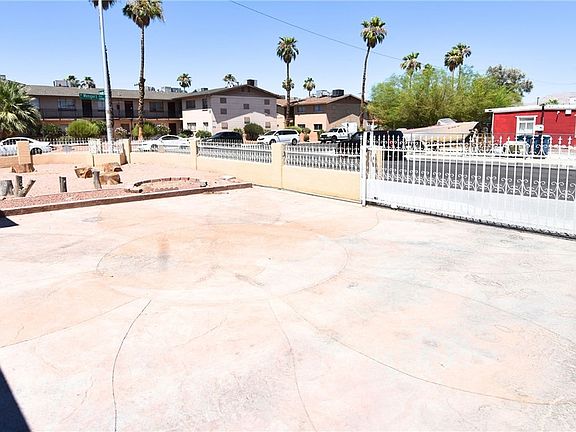 3rd image of 2212 Wengert Ave
