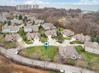 107 Nantucket Ct, Bratenahl, OH 44108