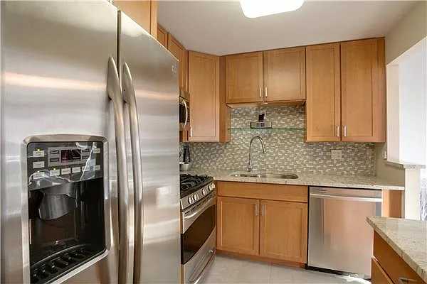 Sold by R New York | media 2