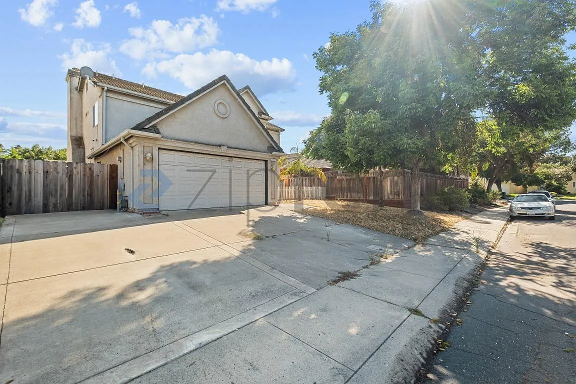 3 bed, 2.5 bath, 1822 sqft, $2,750 — Photo 2