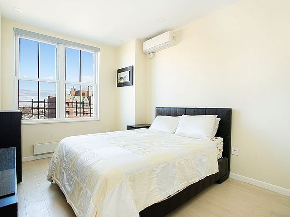 5th image of 60 Oceana Dr W #Ph2d