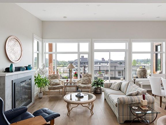 4th image of 2520 Hackett Cres #603