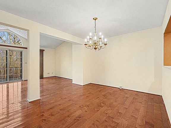 3rd image of 7055 Sweetwater Dr