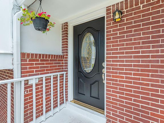 2nd image of 16 Wisteria Ct NW
