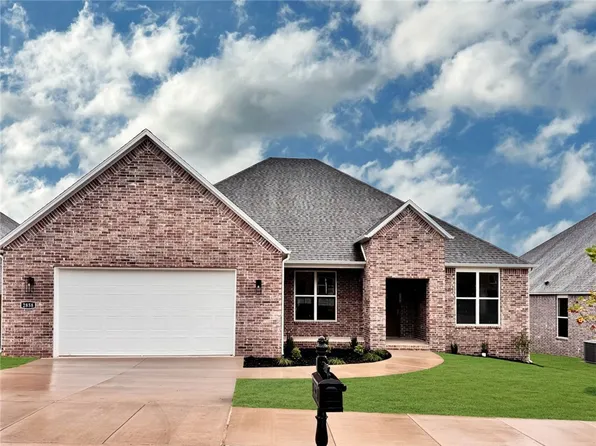 2858 N Grey Squirrel Dr, Fayetteville, AR 72704