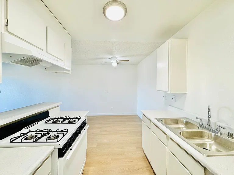 Westpark Apartments — Photo 5