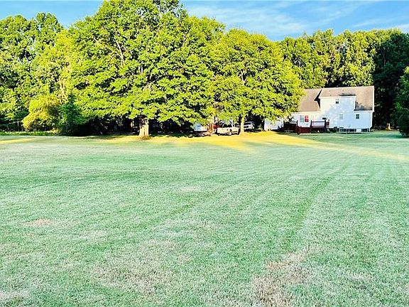 5th image of 396 Twin Oaks Dr