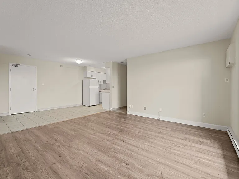 234 Erie St S — Photo 14