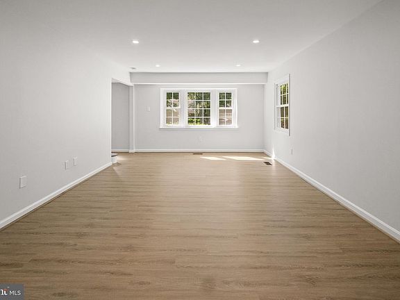 5th image of 2801 Village Ln