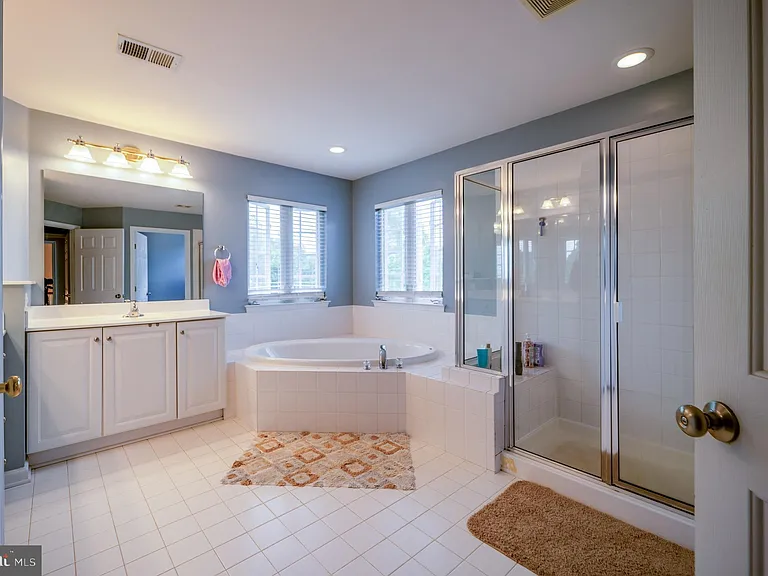 18081 Camdenhurst Dr — Photo 36