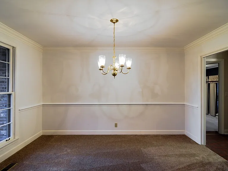 111 Arlington Pl — Photo 4