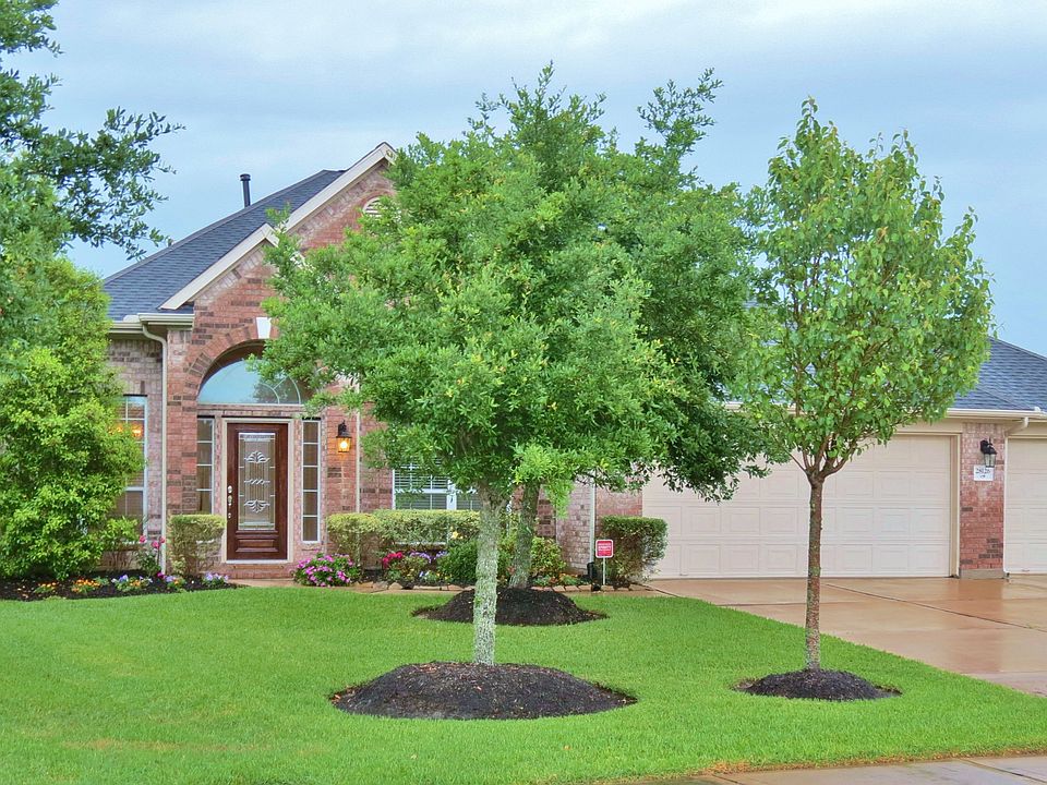 Gorgeous 4 bedroom, 3 Full baths & 3 car garage