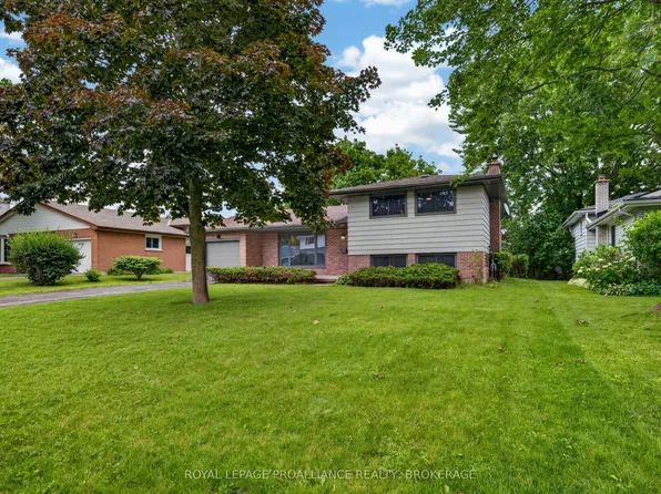 682 Carnaby St, Kingston, ON K7M 5M7