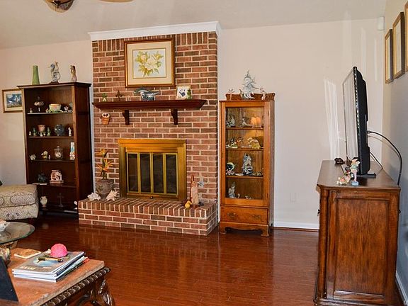 5th image of 3925 Elm Ave