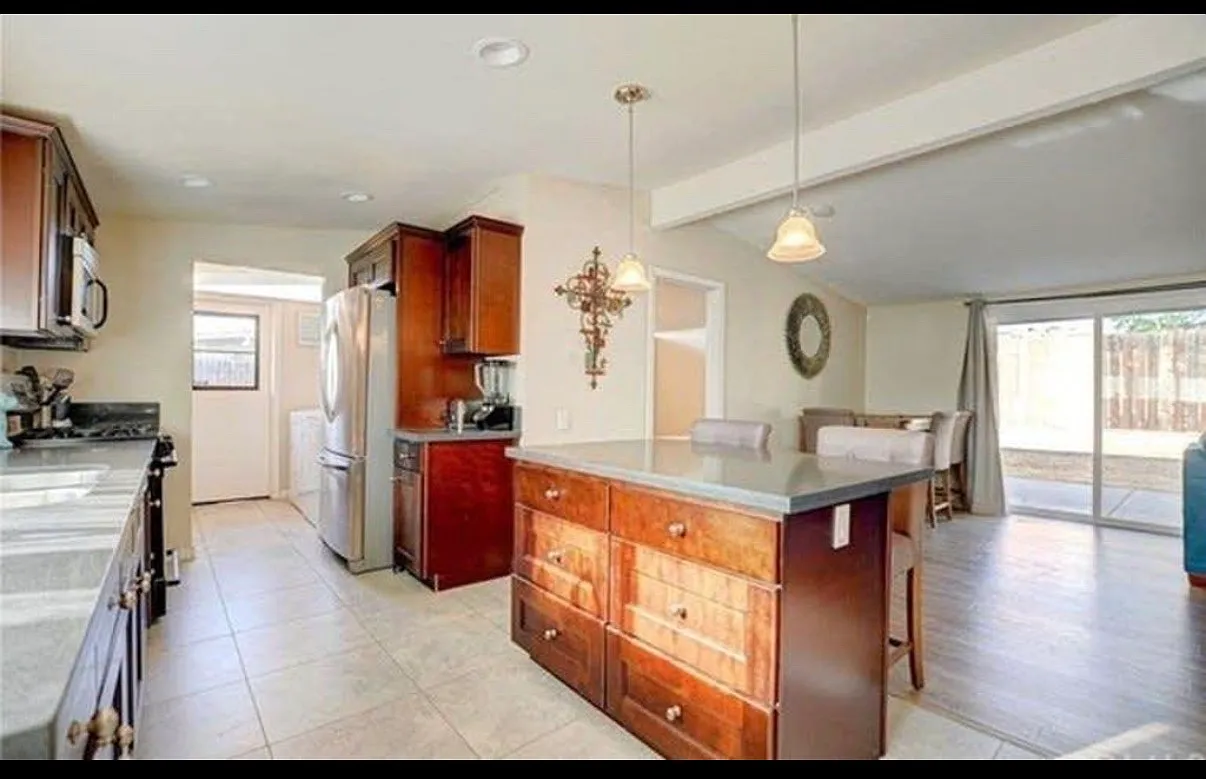 4 bed, 1200 sqft, $3,550 — Photo 2