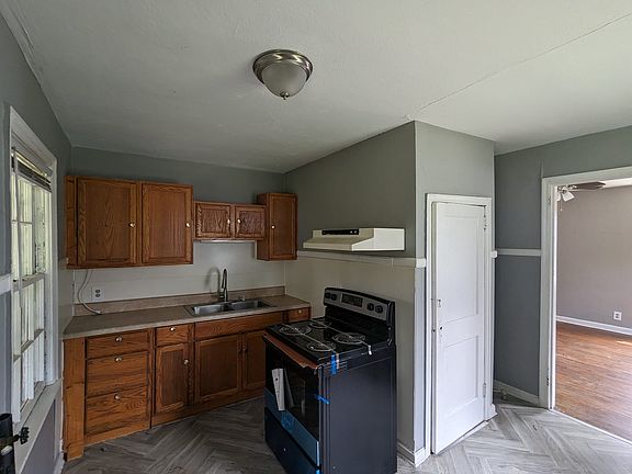2nd image of 865 Arnett Blvd