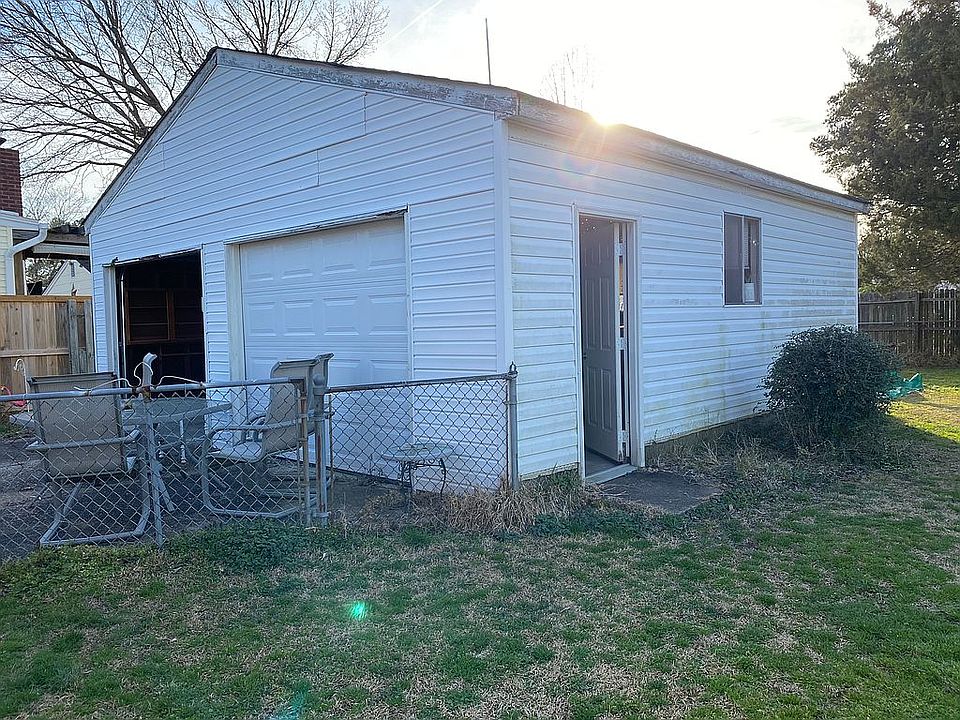 2nd image of 1046 Stanley Rd