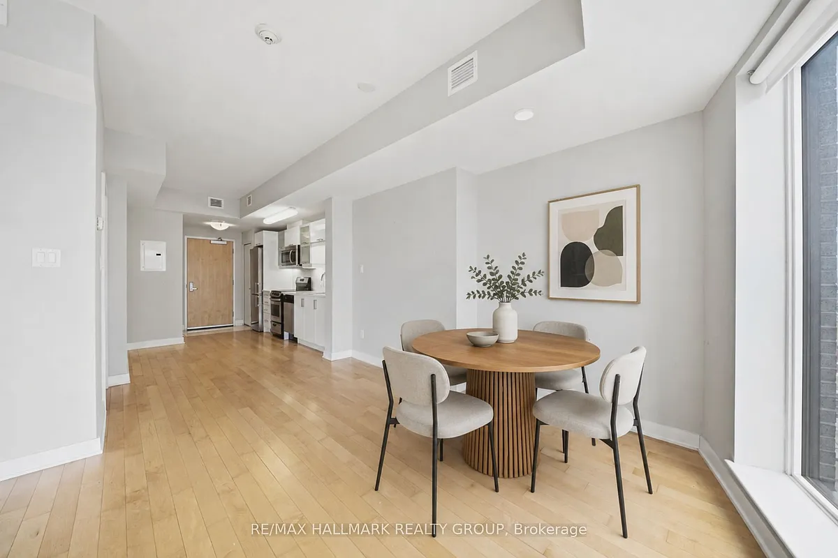 Photo 2 of 20 - 40 Nepean St #2604 - Ottawa, ON Building Photo - 40 Nepean St #2604