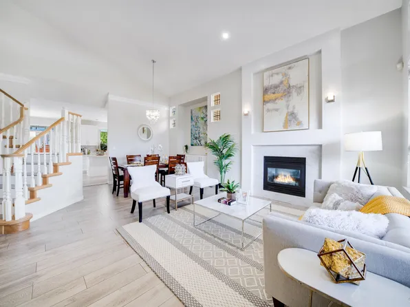 1911 140a St, Surrey, BC V4A 7Z9