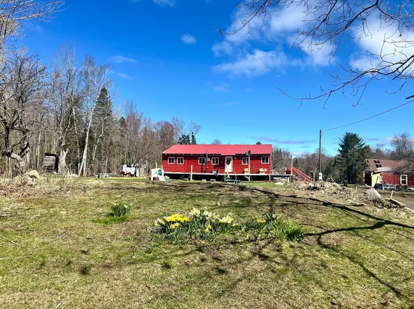 9 West Road, Abbot, ME 04406