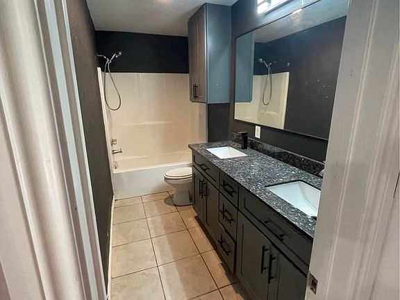 4th image of 137 N Ringgold St #1