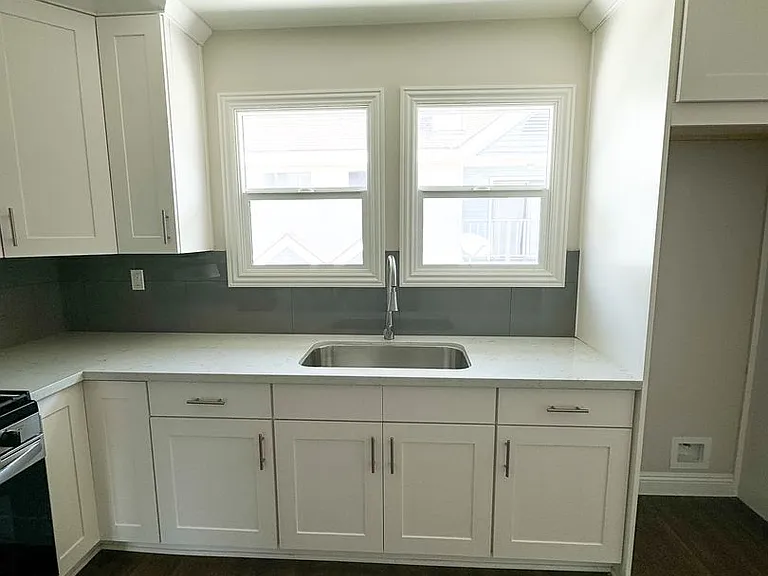 32 N Marengo Ave — Photo 11