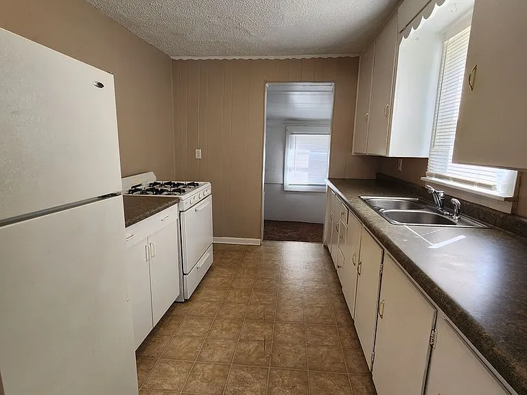 1308 Emma Ave — Photo 3