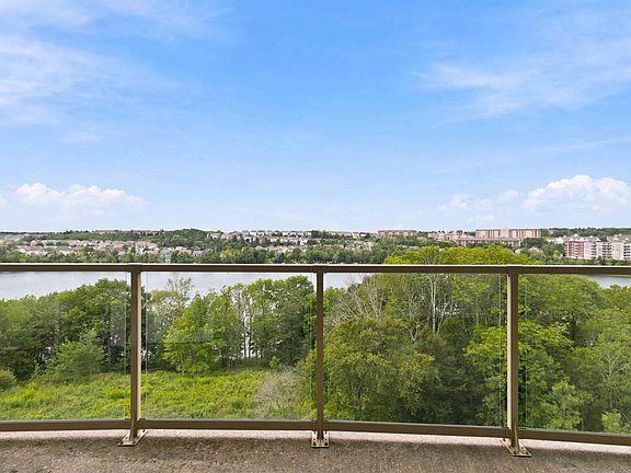 5th image of 77 Russell Lake Dr #406