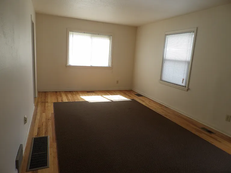 1501 N Cedar St — Photo 18