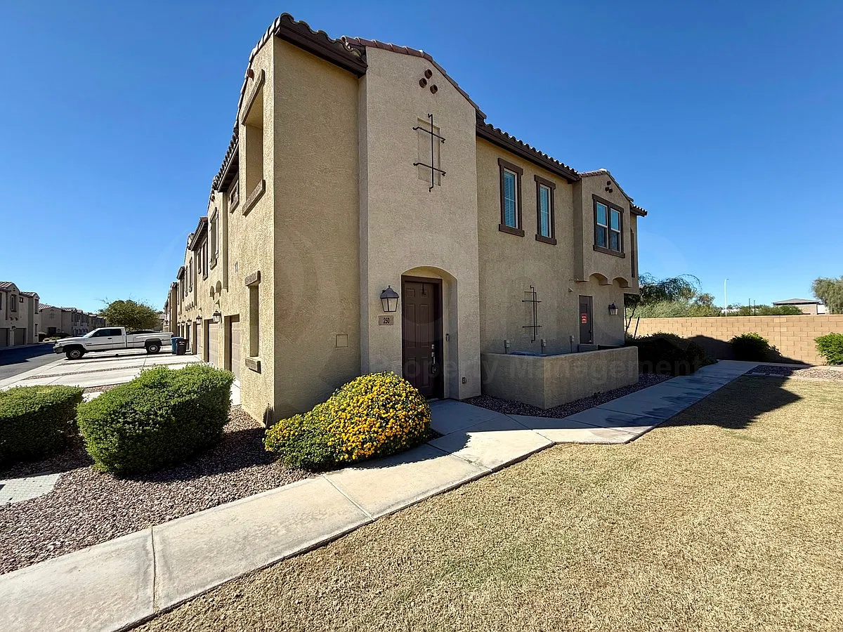 3 bed, 2.0 bath, 1548 sqft, $2,200 — Photo 1