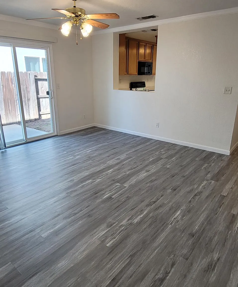 1864 Woodland Dr — Photo 2