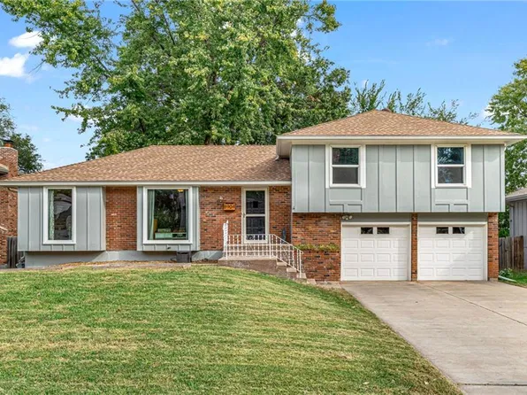 8904 W 95th Ter, Overland Park, KS 66212