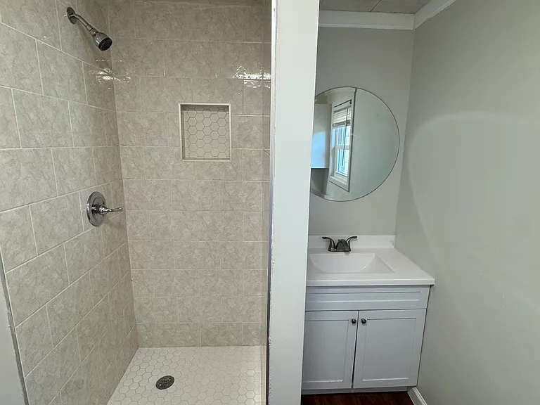 212 Crestview St — Photo 5